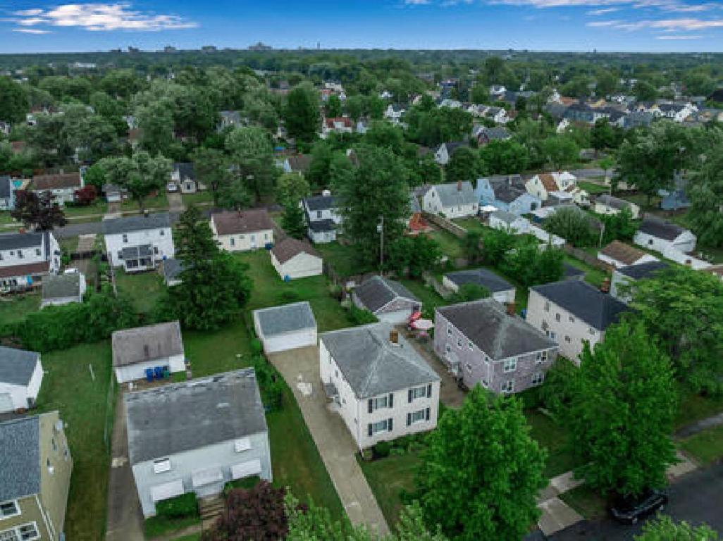 Gorgeous 2 Queen Bedroom Lower Apartment In North Buffalo With Free Driveway Parking Eksteriør billede