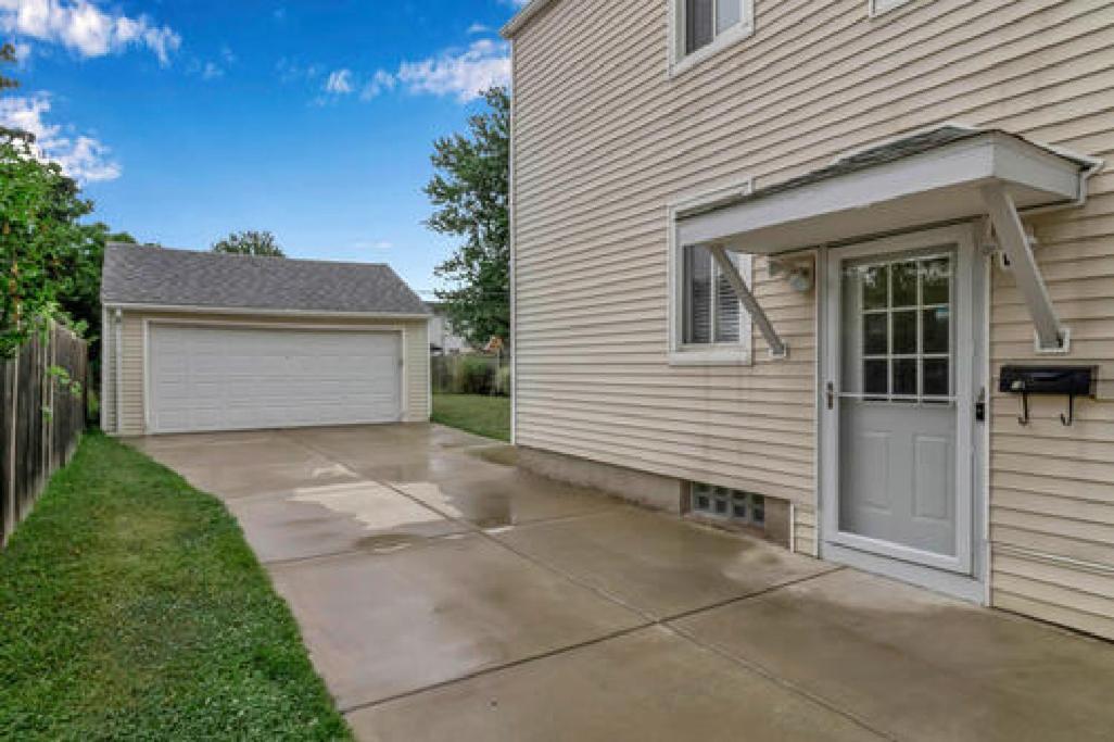 Gorgeous 2 Queen Bedroom Lower Apartment In North Buffalo With Free Driveway Parking Eksteriør billede